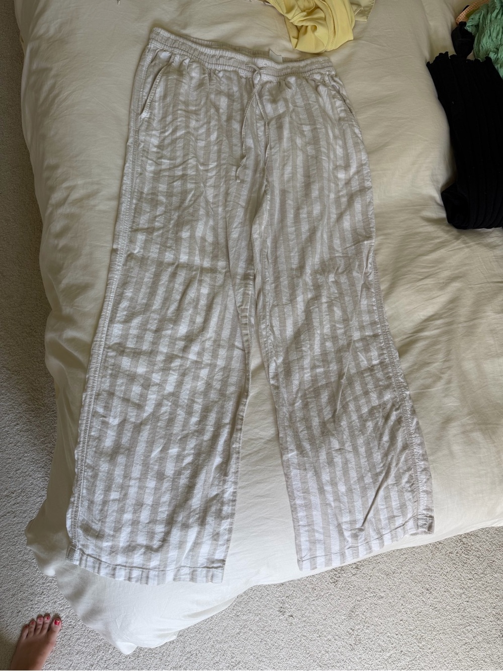H&M Men's Light Gray & White Striped Drawstring Joggers